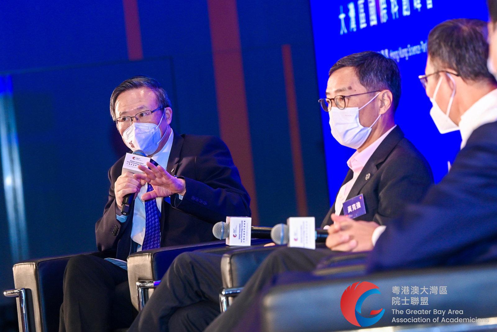 A picture containing person, indoor
Description automatically generated